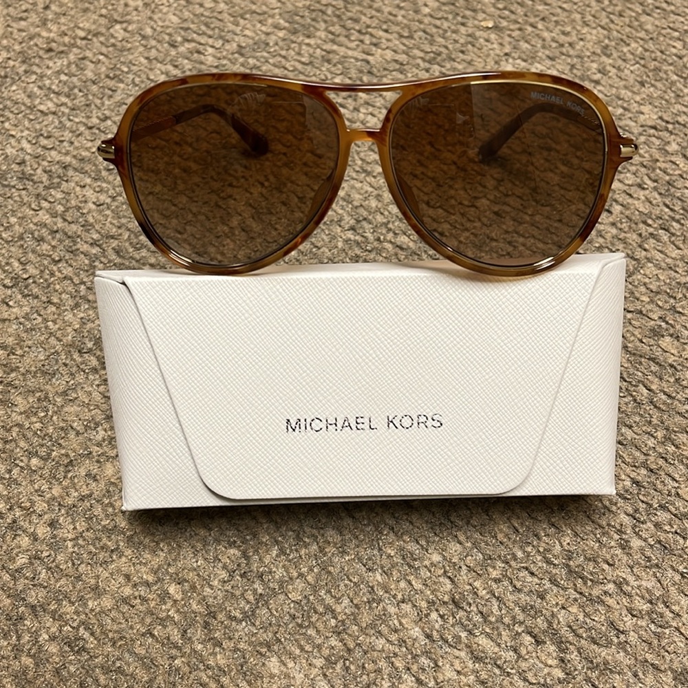 Barely Worn Michael Kors Breckenridge Aviator Sunglasses in Marigold Tortoise - Picture 3 of 7
